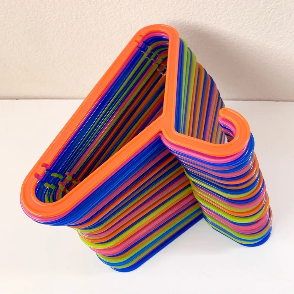 Narrow shoulders hangers 40 set rainbow by Anna everflund